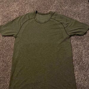 Lululmon green training shirt